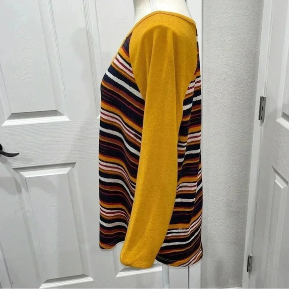 Absolutely Famous lightweight v neck with detail sweater cool colorway - Picture 4 of 9